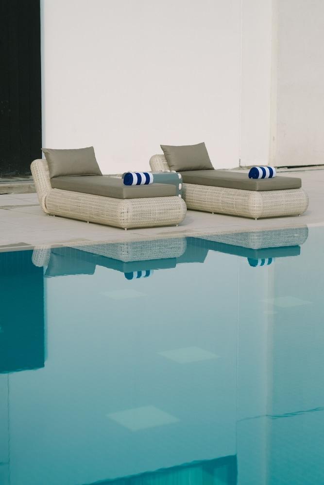 Seda Vertis North Quezon City Exterior photo Pool furniture