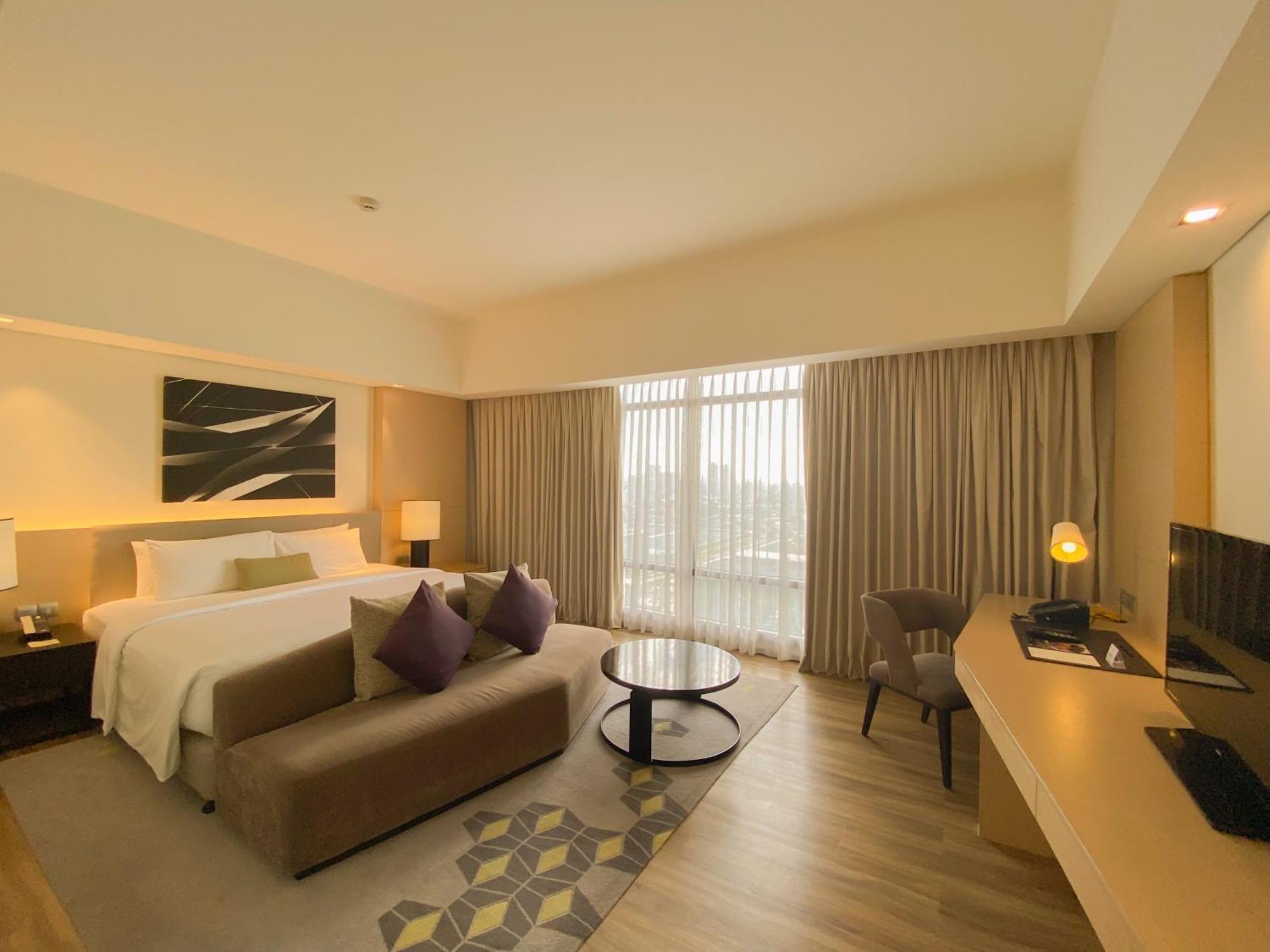 Seda Vertis North Quezon City Exterior photo Deluxe Room